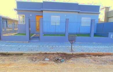 Imagem: A casa possui 3 Dormitórios, 1 Suíte, 1 Banheiro, 1 Vaga na