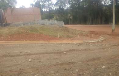 Imagem: O terreno possui 387m² de Área e está localizado em Loteamento