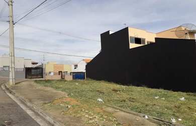 Imagem: O terreno possui 250m² de Área e está localizado em Parque