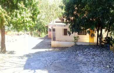 Imagem: A casa possui 2 Dormitórios e 1 Banheiro e está localizado