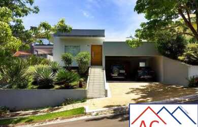 Imagem: A casa possui 3 Dormitórios, 1 Suíte, 2 Banheiros e 2 Vagas