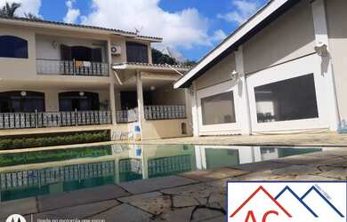 Imagem: A casa possui 4 Dormitórios, 2 Suítes, 4 Banheiros, 2 Vagas