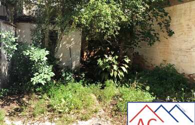 Imagem: A casa possui 2 Dormitórios e 1 Banheiro e está localizado