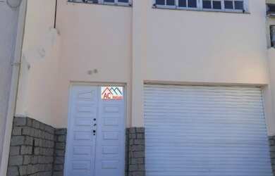 Imagem: A casa possui 3 Dormitórios, 1 Suíte, 2 Banheiros, 2 Vagas