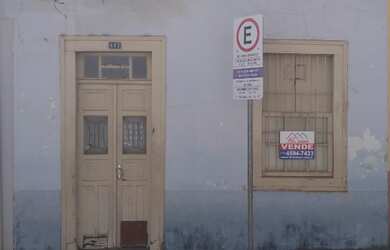 Imagem: A loja possui 2 Dormitórios, 1 Banheiro e está localizado