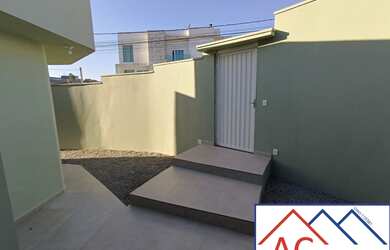 Imagem: A casa possui 3 Dormitórios, 1 Suíte, 1 Banheiro, 2 Vagas