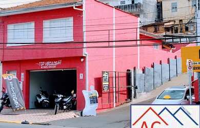 Imagem: A loja possui 3 Dormitórios, 2 Banheiros e está localizado