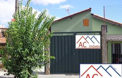 Imagem: A casa possui 1 Dormitório, 1 Banheiro, 1 Vaga na garagem e