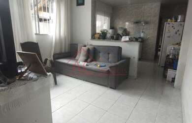 Imagem: A casa possui 2 Dormitórios, 1 Banheiro e 2 Vagas na garagem