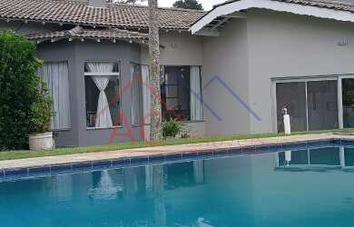 Imagem: A casa possui 3 Dormitórios, 1 Suíte, 3 Banheiros e 2 Vagas