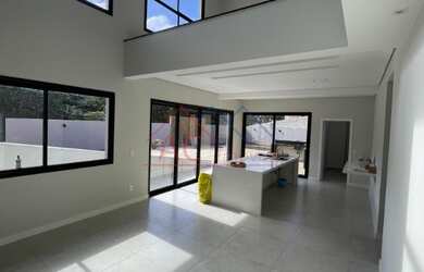 Imagem: A casa possui 3 Dormitórios, 1 Suíte, 1 Banheiro, 2 Vagas