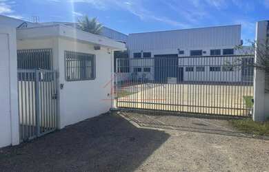 Imagem: O depósito possui 4 Banheiros, 5 Vagas na garagem e está