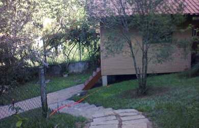 Imagem: A chácara possui 4 Dormitórios, 1 Suíte, 3 Banheiros e 4