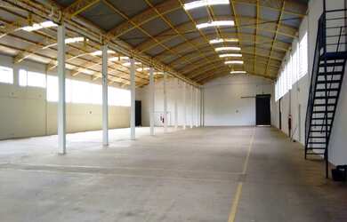 Imagem: O depósito possui 2 Banheiros, 36.000m² de Área Privada e