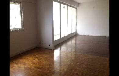 Imagem: O apartamento possui 3 Dormitórios, 1 Suíte, 2 Banheiros