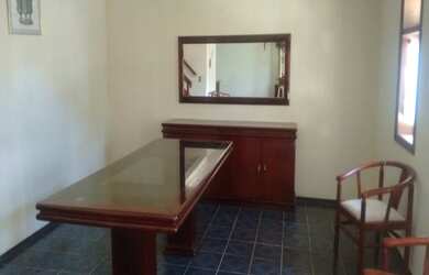 Imagem: A chácara possui 4 Suítes, 2 Banheiros, 3 Vagas na garagem