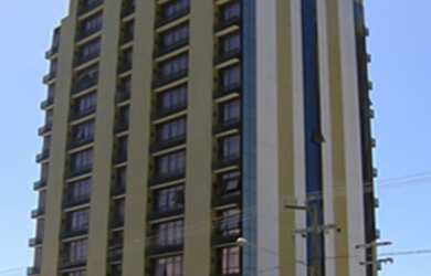 Imagem: A sala comercial possui 2 Banheiros, 2 Vagas na garagem e está