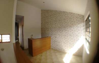 Imagem: A loja possui 4 Dormitórios, 1 Suíte, 4 Banheiros, 1 Vaga