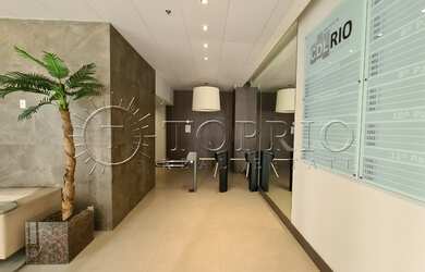 Imagem: A sala comercial possui 2 Banheiros, 200m² de Área Privada