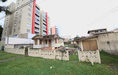 Imagem: O terreno possui 740m² de Área Privada e está localizado