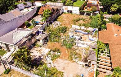 Imagem: O terreno possui 870m² de Área Privada e está localizado