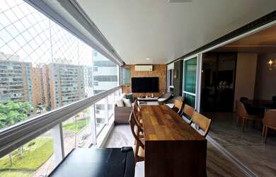 Imagem: O apartamento possui 3 Dormitórios, 3 Suítes, 4 Banheiros