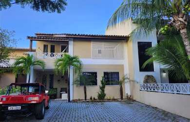 Imagem: A casa em condomínio possui 4 Dormitórios, 4 Suítes, 5 Banheiros