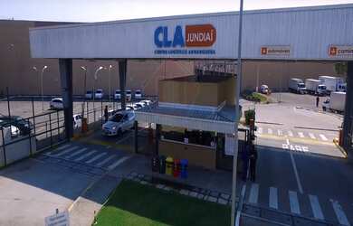 Imagem: O depósito possui 1 Banheiro, 4 Vagas na garagem e 1159m²