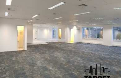 Imagem: A sala comercial possui 3 Banheiros, 4 Vagas na garagem, 107m²