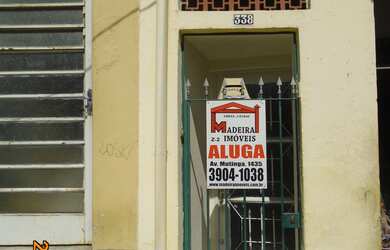 Imagem: A casa possui 2 Dormitórios e 1 Banheiro e está localizado