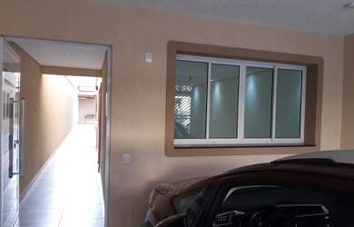 Imagem: A casa à venda possui 4 Dormitórios, 1 Suíte, 2 Banheiros