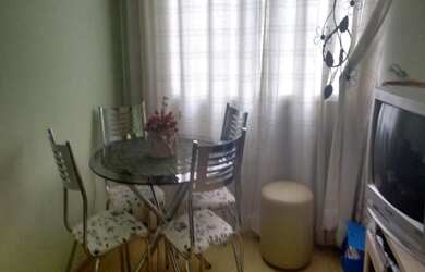 Imagem: O apartamento possui 2 Dormitórios, 1 Banheiro, 1 Vaga na garagem