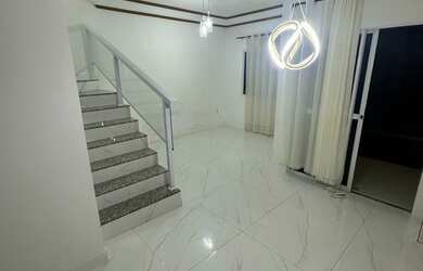 Imagem: A casa em condomínio possui 3 Dormitórios, 3 Suítes, 4 Banheiros