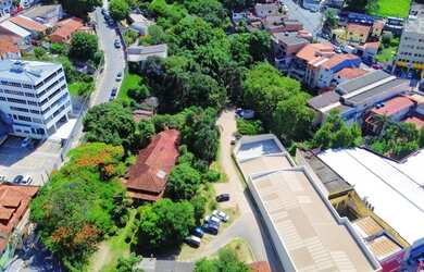 Imagem: O terreno possui 7.000m² de Área Privada e está localizado