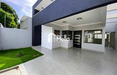 Imagem: A casa possui 3 Dormitórios, 1 Suíte, 1 Vaga na garagem e