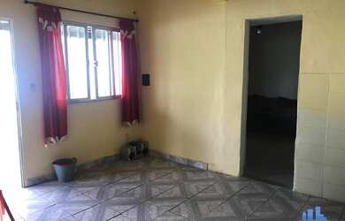 Imagem 9: Casa com quintal grande próximo à praia em Itacuruçá