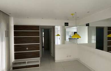 Imagem: O apartamento possui 2 Dormitórios, 1 Suíte, 1 Banheiro, 1