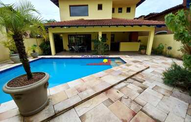 Imagem: A casa em condomínio possui 4 Dormitórios, 2 Suítes, 1 Banheiro