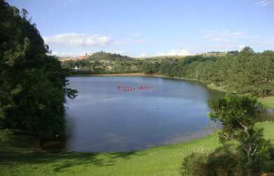 Imagem: A casa em condomínio possui 3 Dormitórios, 3 Suítes, 4 Vagas