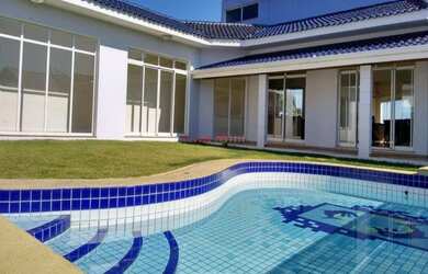 Imagem: A casa em condomínio possui 4 Dormitórios, 4 Suítes, 5 Banheiros