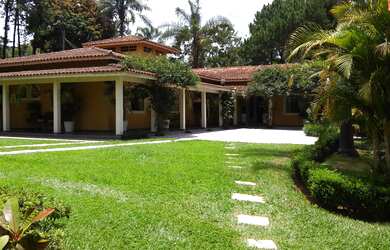 Imagem: A chácara possui 7 Dormitórios, 5 Suítes, 6 Banheiros, 10