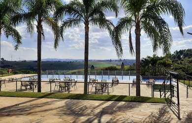 Imagem: A casa em condomínio possui 3 Dormitórios, 3 Suítes, 4 Banheiros