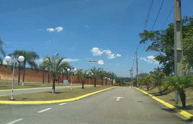 Imagem: O terreno possui 600m² de Área Privada e está localizado