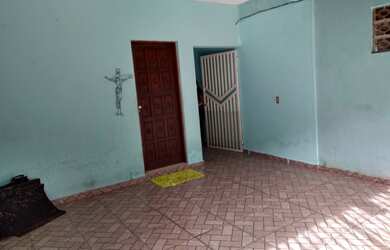 Imagem: A casa possui 2 Dormitórios, 1 Suíte, 2 Banheiros, 2 Vagas