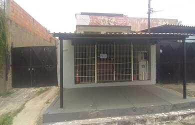 Imagem: A casa possui 2 Dormitórios, 1 Banheiro, 3 Vagas na garagem