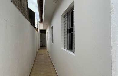 Imagem: A casa possui 2 Dormitórios, 2 Vagas na garagem, 125m² de