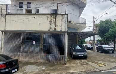 Imagem: A sala comercial possui 3 Banheiros, 250m² de Área e 98m²