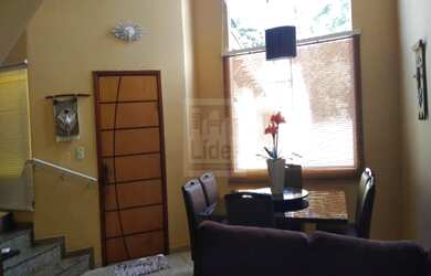 Imagem: A casa em condomínio possui 4 Dormitórios, 1 Suíte, 2 Banheiros