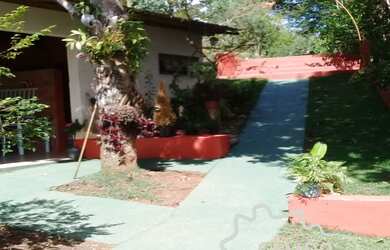 Imagem: A chácara possui 3 Dormitórios, 1 Suíte, 2 Banheiros, 5.000m²