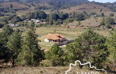 Imagem: A chácara possui 3 Dormitórios, 2 Suítes, 1 Banheiro, 3.790m²